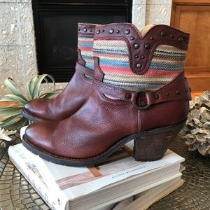 JUSTIN SOUTH WESTERN BOHO LEATHER ANKLE BOOTS